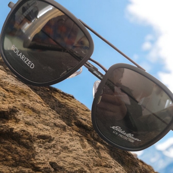 Eddie Bauer polarized sunglasses with case - Picture 2 of 2